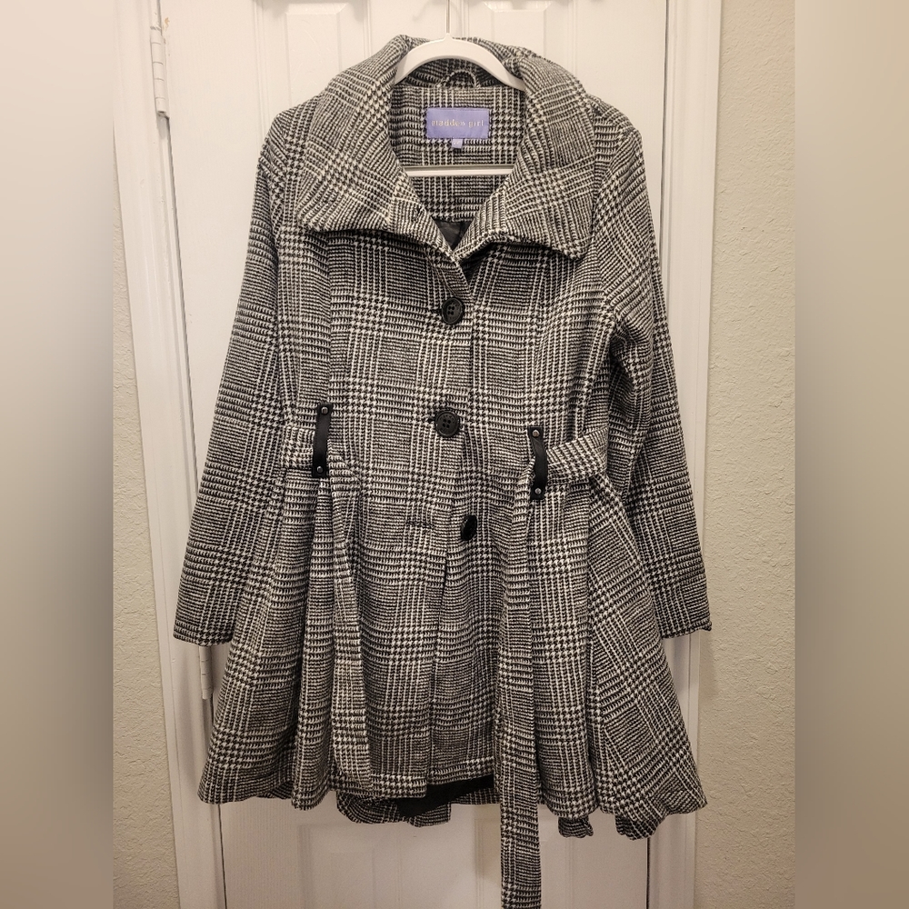Black and white checked boxes coat with leather belt holding NWTs beautiful item